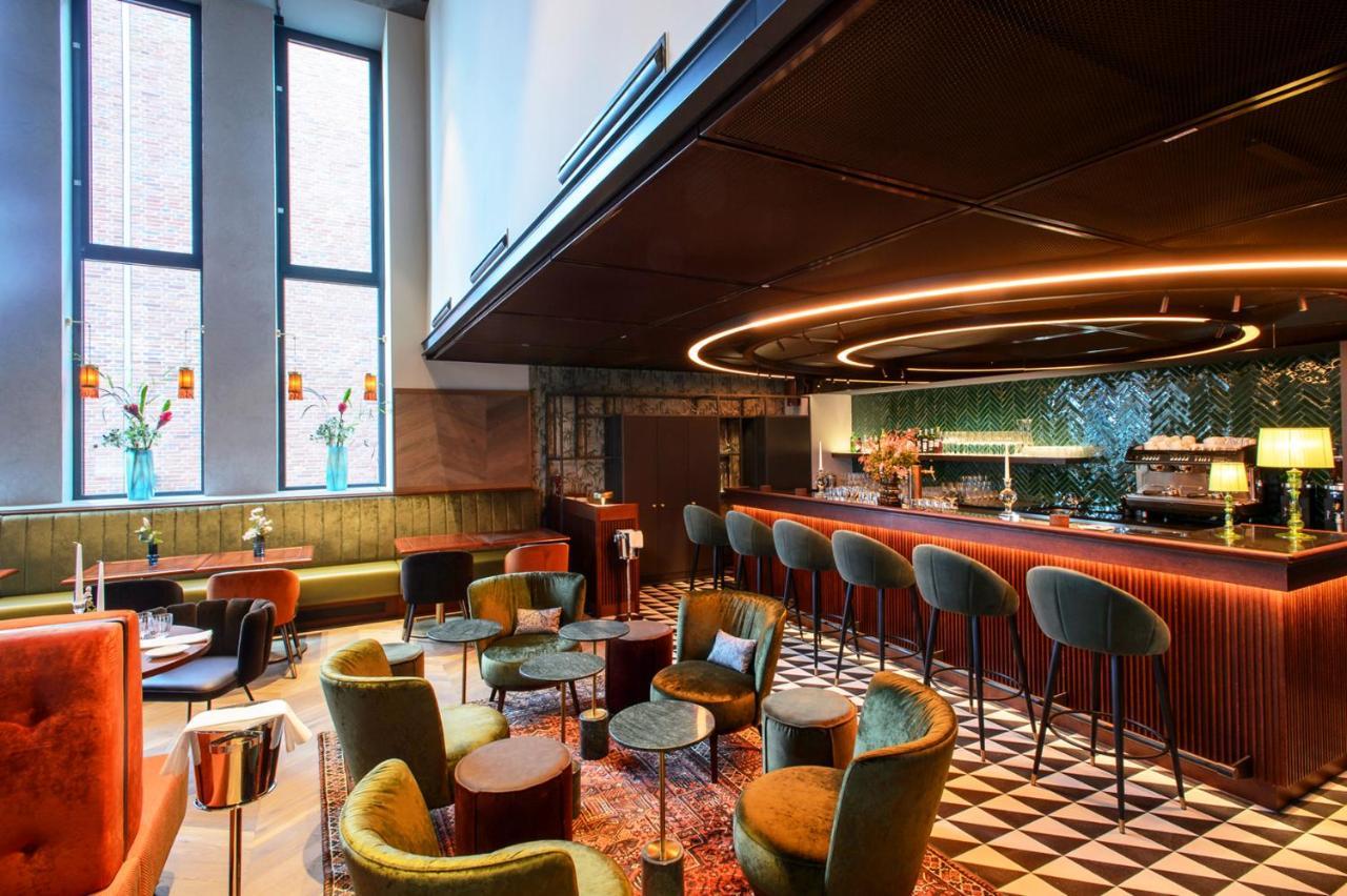 Das James 플렌스부르크 외부 사진 The bar at the 2019 edition of the London Design Festival