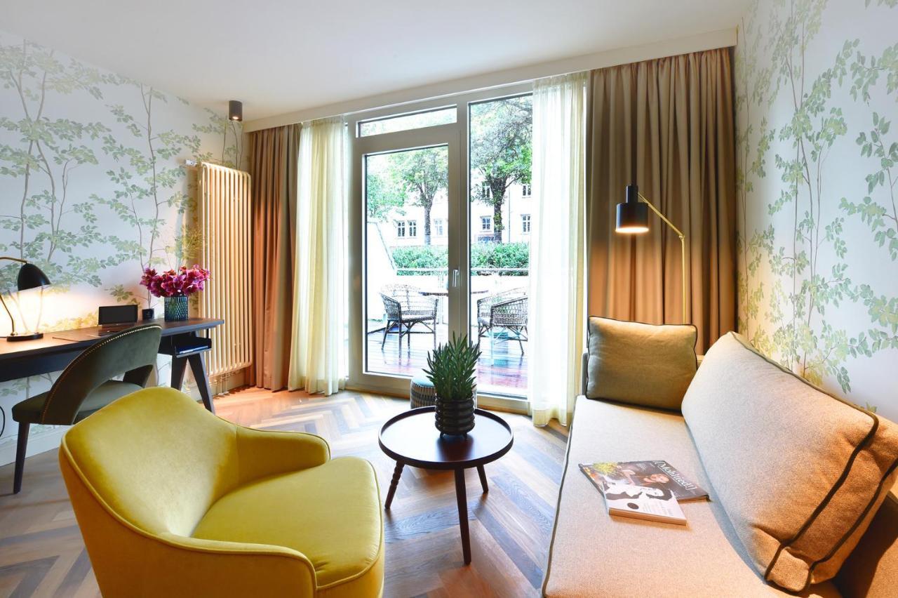 Das James 플렌스부르크 외부 사진 A suite at the Hotel Axelmannstein