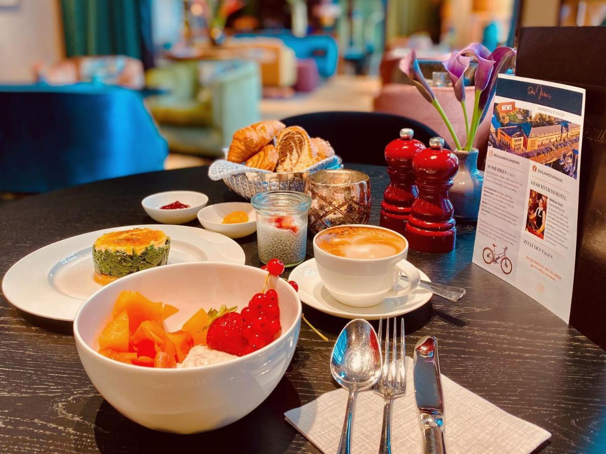 Das James 플렌스부르크 외부 사진 Breakfast at the hotel