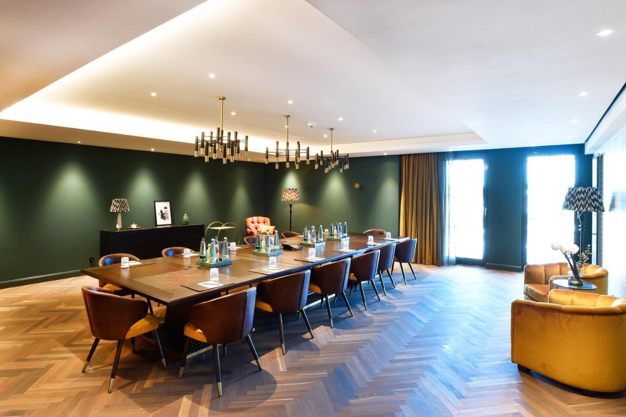 Das James 플렌스부르크 외부 사진 The Boardroom at The Ivy Collection