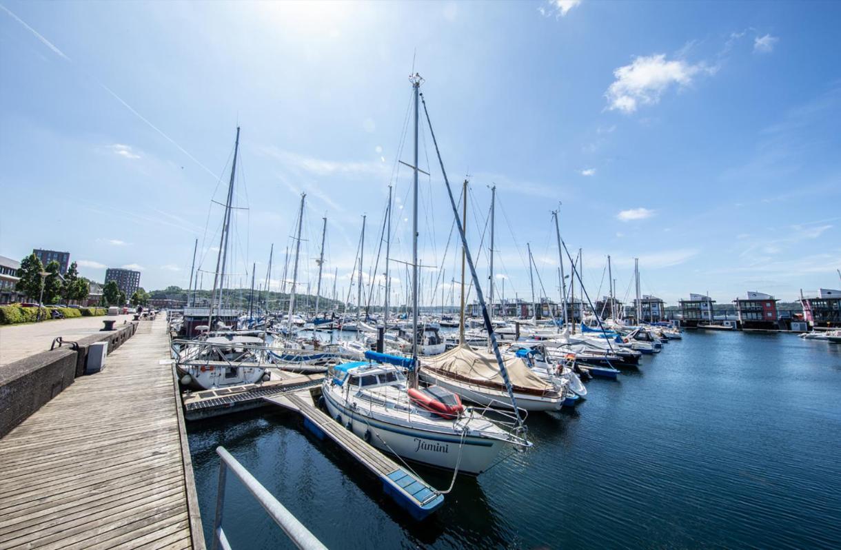 Das James 플렌스부르크 외부 사진 Marina in Aarhus, Denmark